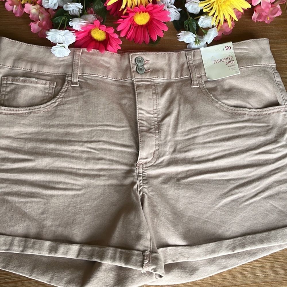 Juniors’ So Favorite Midi Low Rise Double Rolled Shorts Blush Pink Size 22